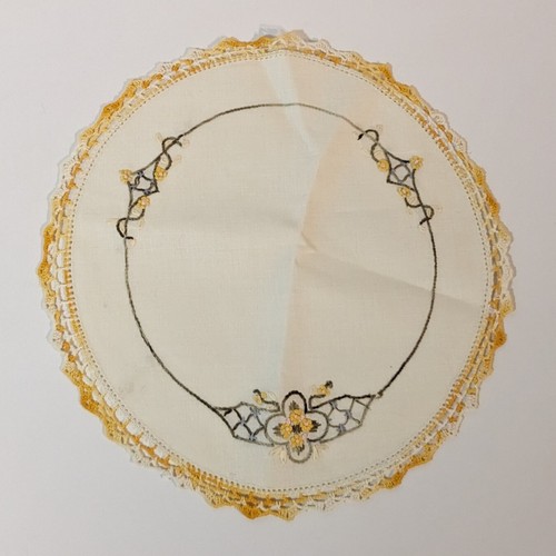 Vintage Round Hand Embroidered Floral Scalloped Edge Doily, Tray Cloth 10", 2 Pc - Picture 4 of 9