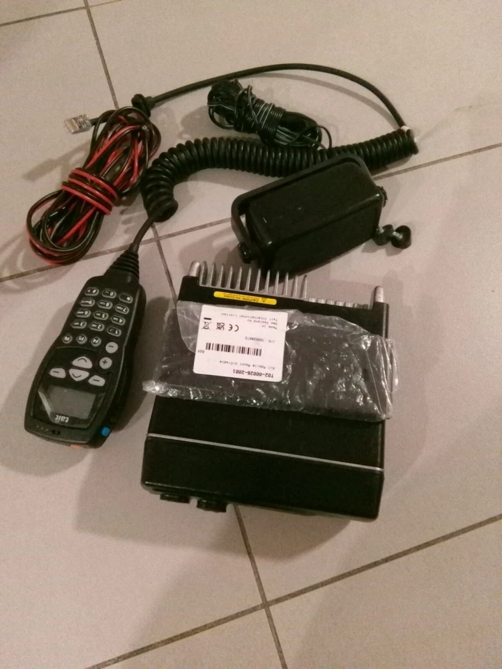 tait Tm9400 vhf 136to 174mhzdigital &Analogue newhandset pwrlead cradle  in vgc - image 3 of 3