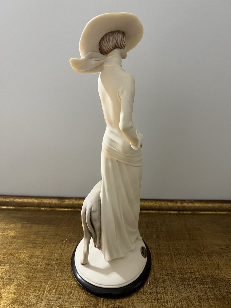 Giuseppe Armani, Florence, Porcelain Figurine “The Stroll” 1569F