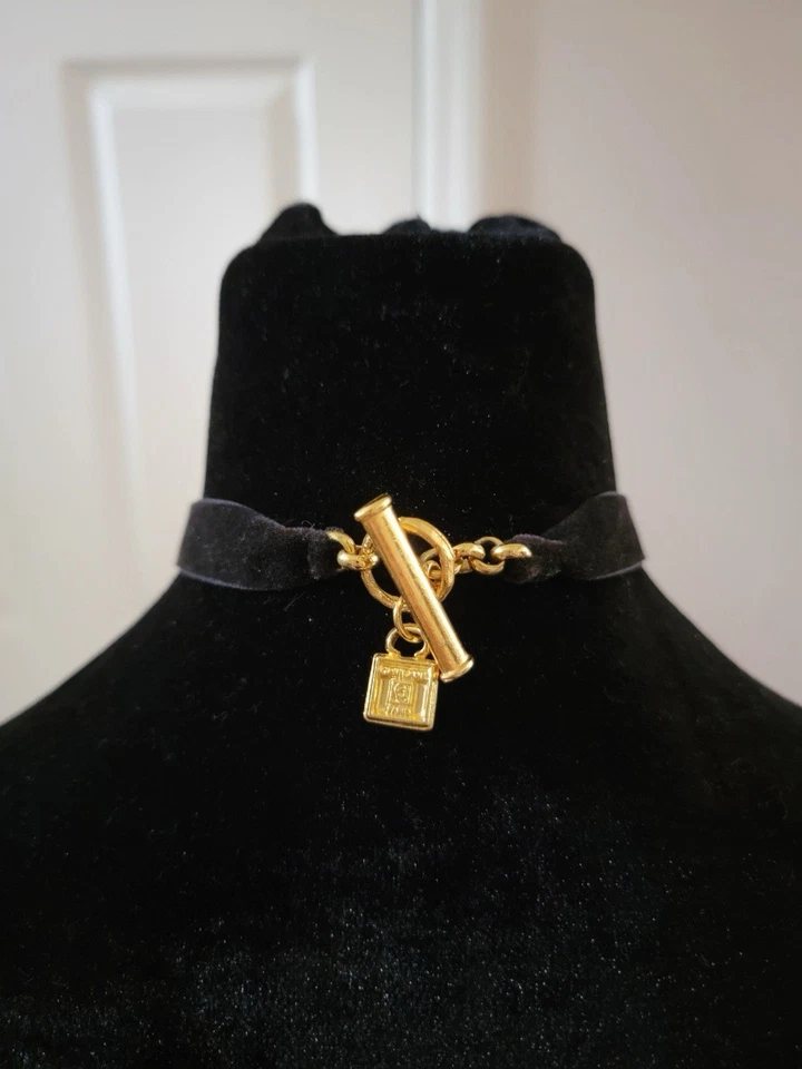 Collar Gargantilla Vintage GAVILANE Paris Terciopelo con Colgante Corazón Dorado Foto 4 de 4