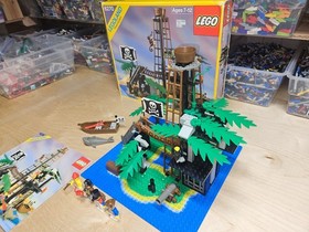 LEGO Pirates: Forbidden Island (6270), Complete Set w/manual & Original Box