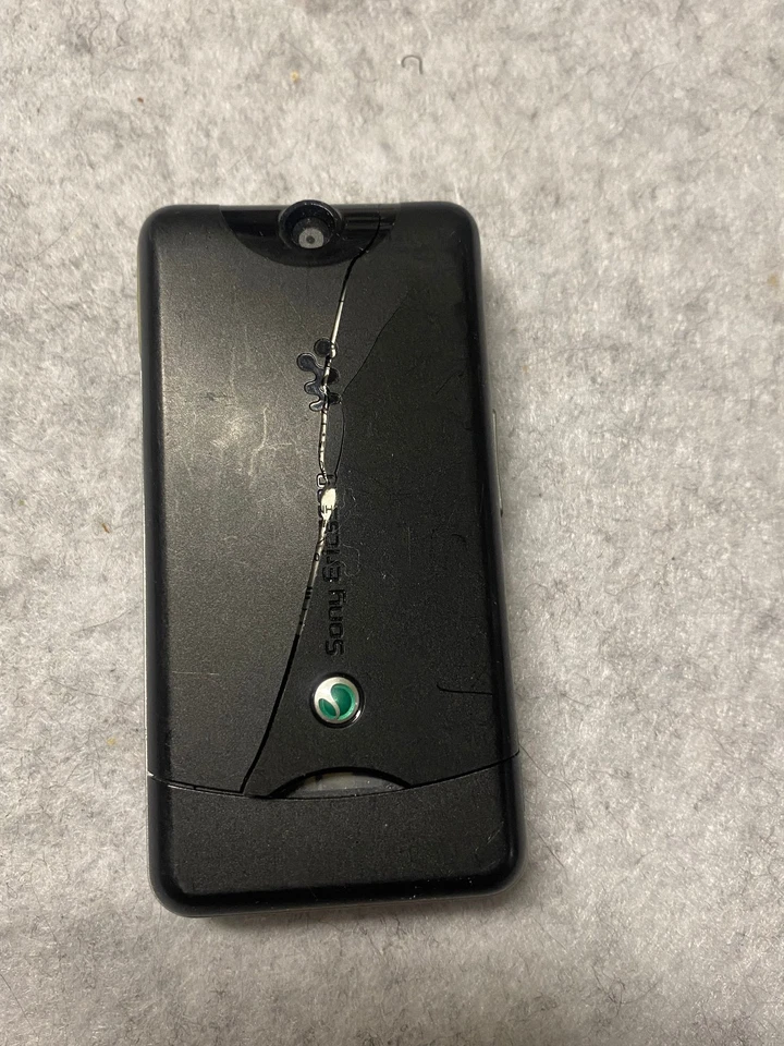 Handy Sony Ericsson W205 schwarz (Ohne Simlock) Slider - Bild 2 von 4