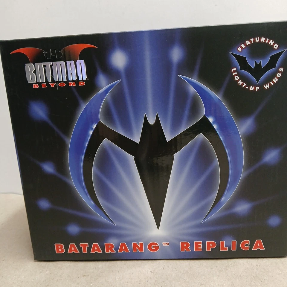 RÉPLICA NECA Batman Beyond BATARANG •Excelente Estado• Alas LED Iluminadas 2022 Foto 3 de 4