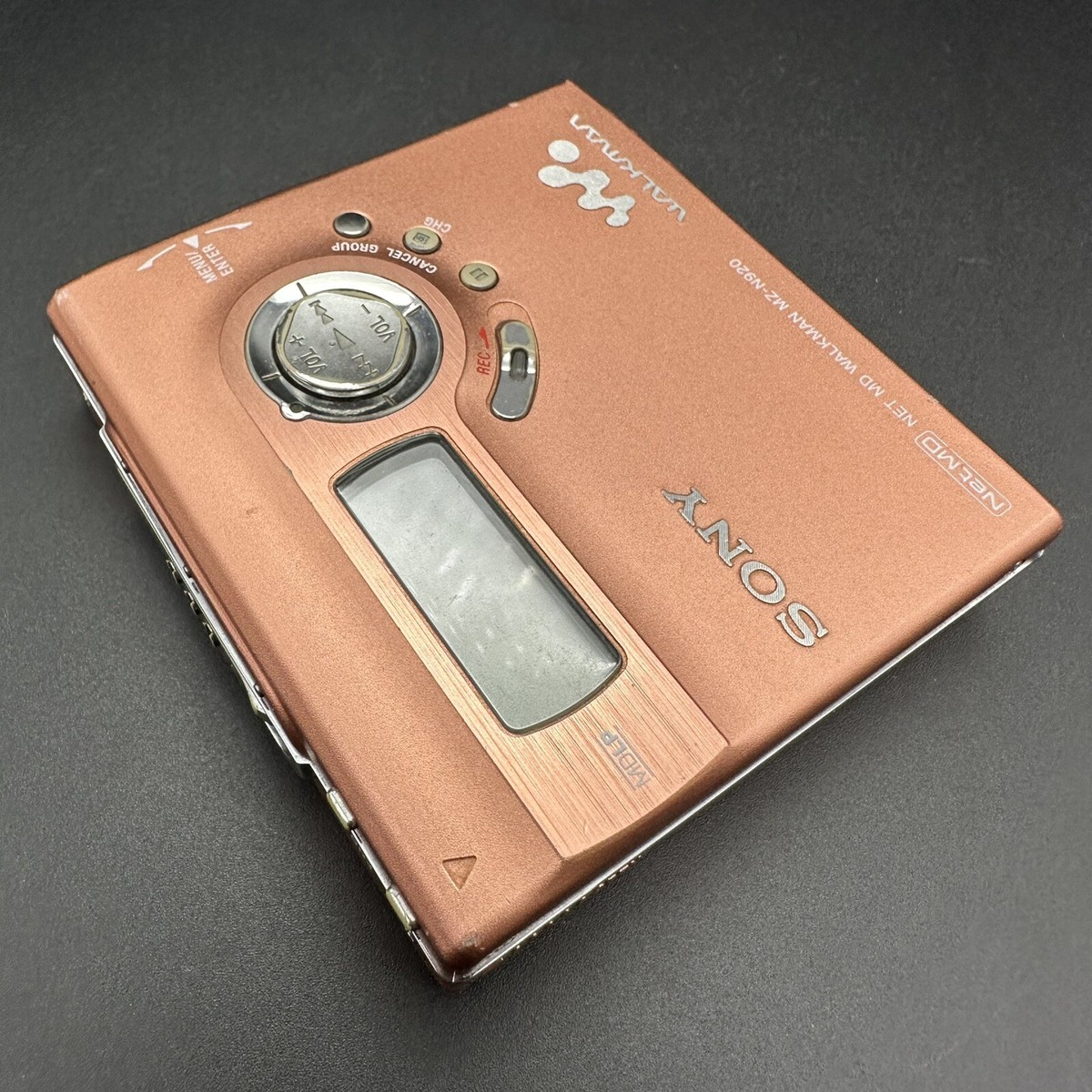 SONY MZ-N920 NET MD WALKMAN Pinkish orange Tested Working SONY MZ-N920 NET MD WALKMAN Pinkish orange Tested Working