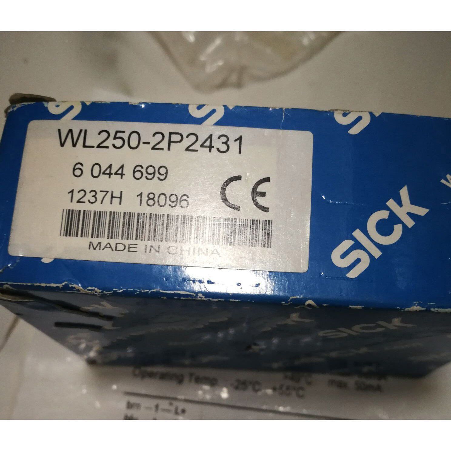 1 piece new   WL250-2P2431 photoelectric sensor in box Free ship #E8