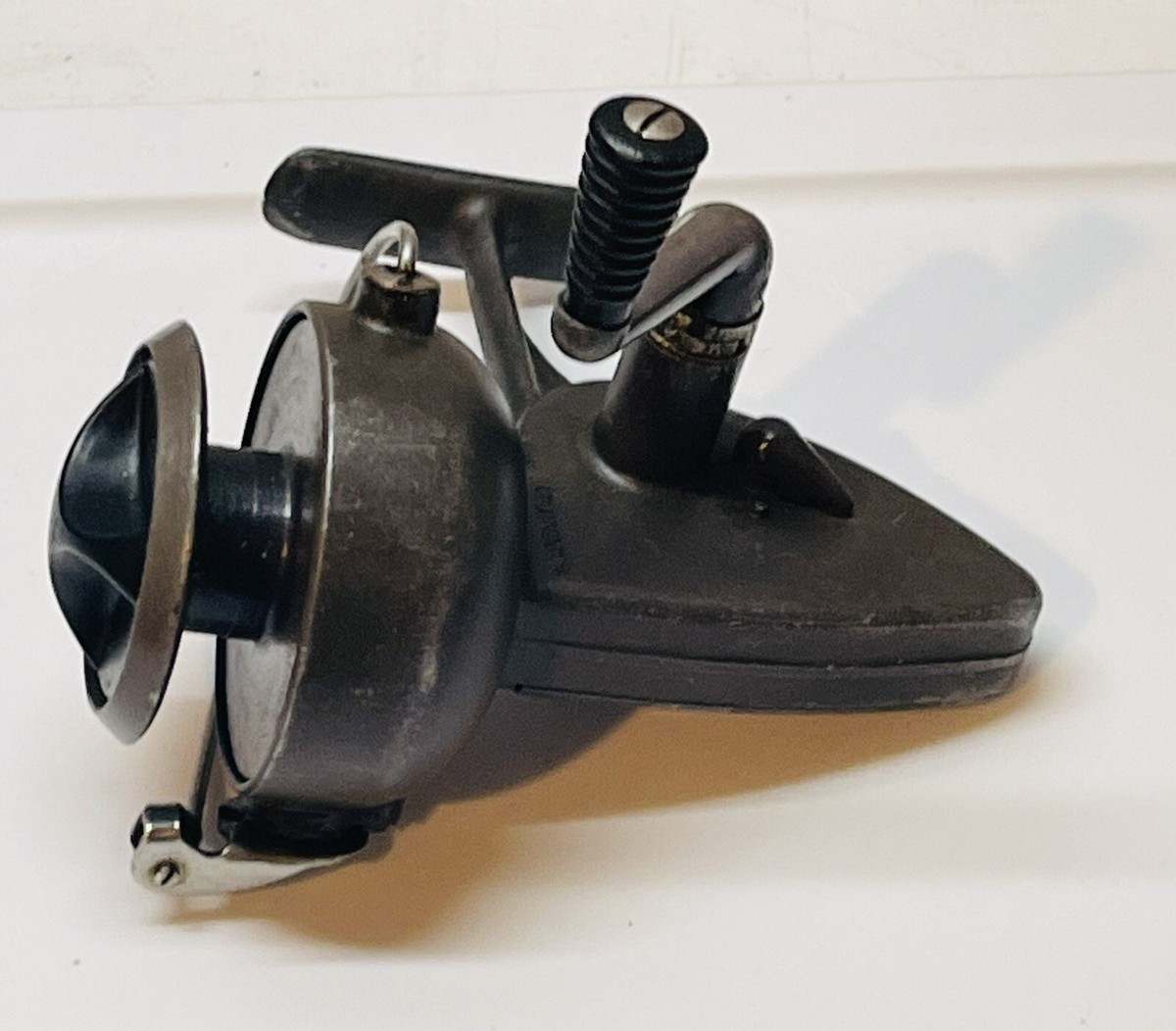 Orvis Spinning Reel Model 100 Made in Italy. Smooth Running Orvis Spinning Reel Model 100 Made in Italy. Smooth Running