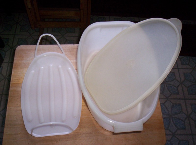 Vintage 3 Piece Tupperware Ham , Roasts, Meat Keeper with Lift Out Tray & Seal