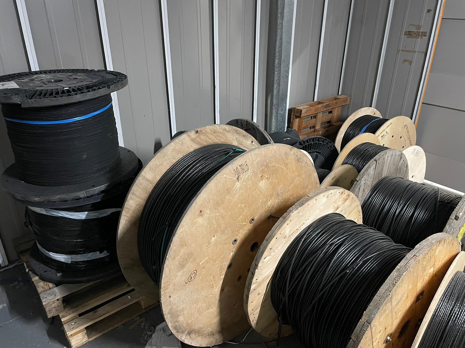 Aandoned Storage unit Leeds Roseville Road LS85DT Lot G186 eBay