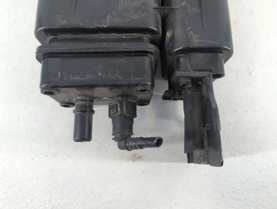 Kia Optima 2015 bote de carbón de vapor de combustible C7LO3 Foto 3 de 4