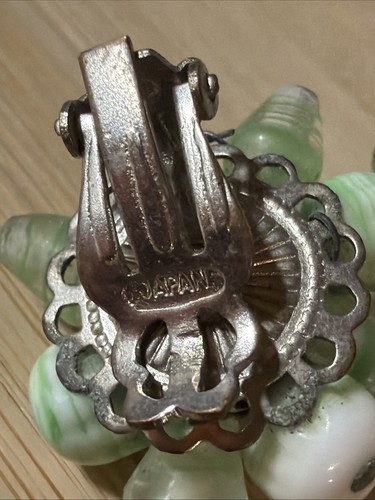 Vintage Green Art Glass Earrings Cluster Clip On Stamped Japan - Foto 3 di 3