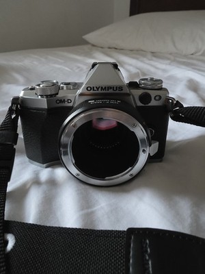 Olympus OM-D E-M5II Body - SILVER/BLK