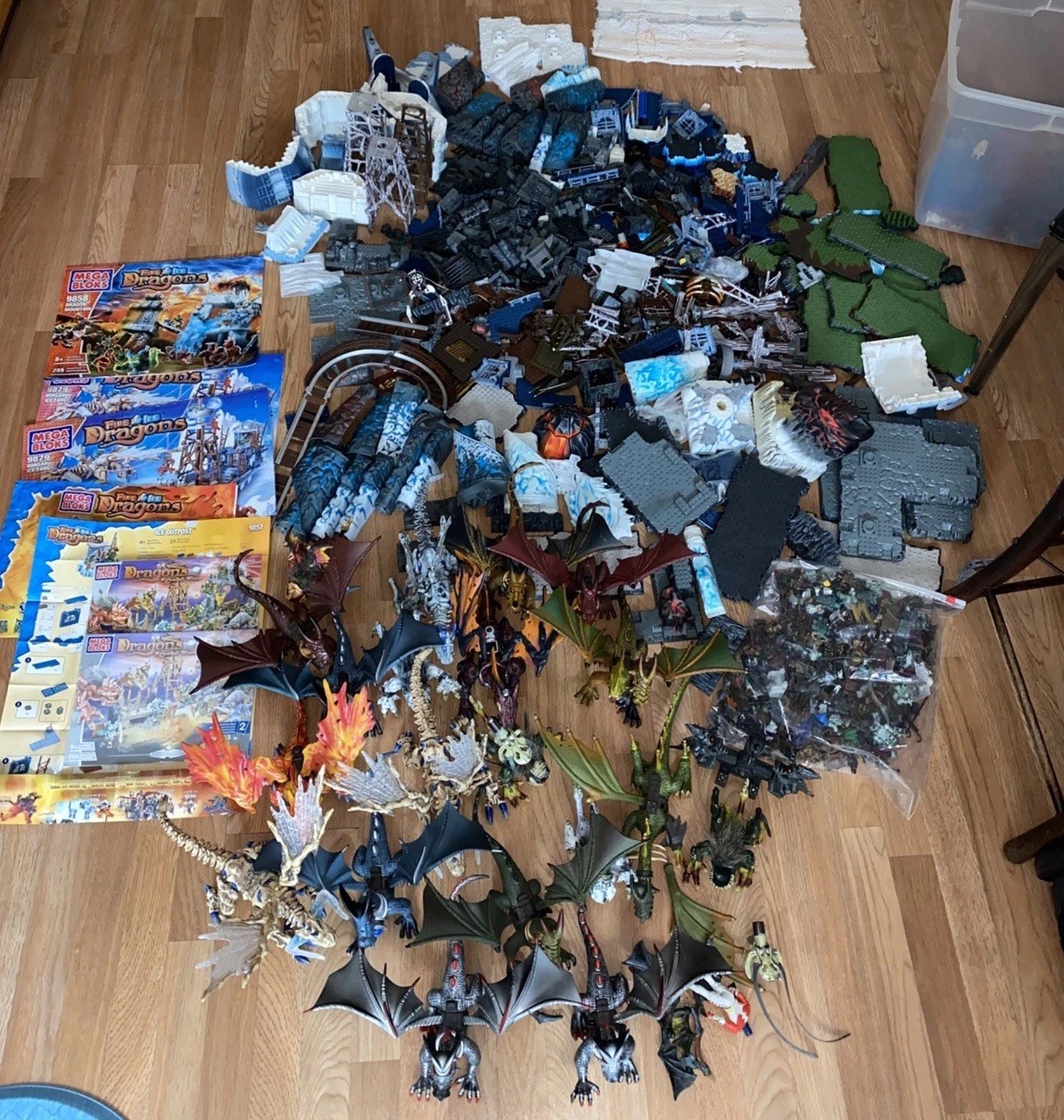 Mega Bloks Dragons! Dragons, Weapons some complete near complete sets!  49lbs