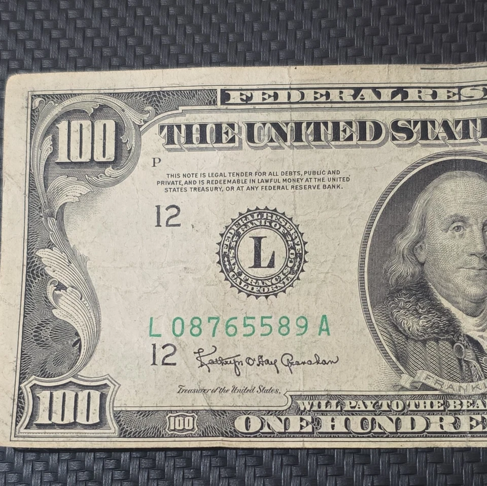 1950D $100. Billete de cien dólares de la Reserva Federal. Billete L08765589A Foto 3 de 4