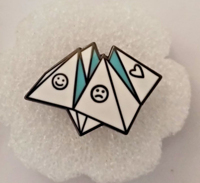 ORIGAMI FORTUNE TELLER PIN-2 OR MORE PINS $5.49 SHIPPING-SPEND $20 SHIPPING FREE
