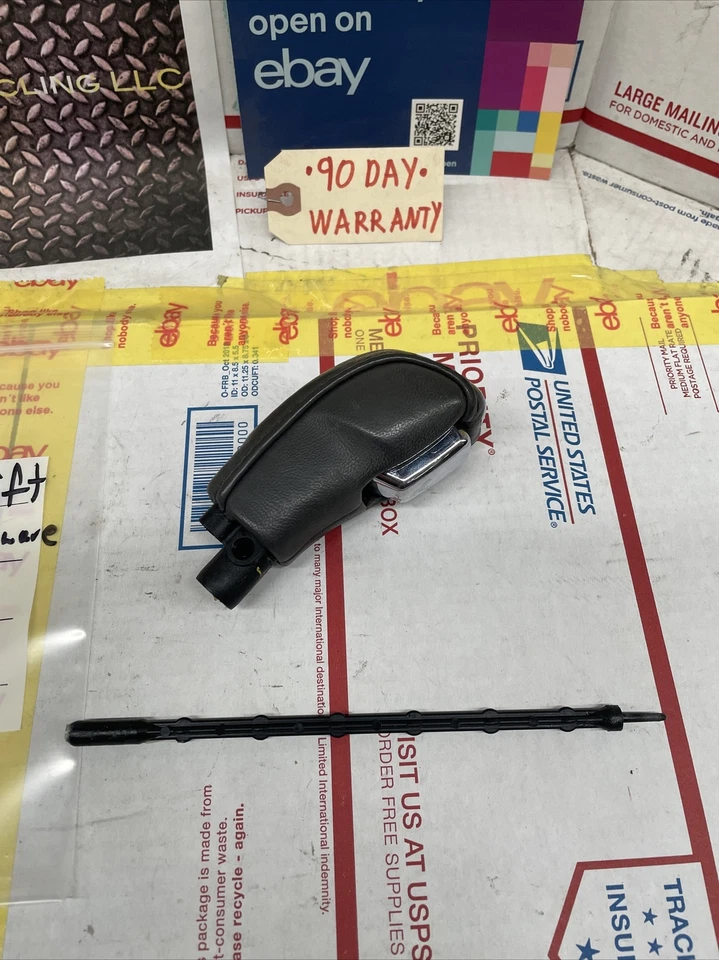 MANGO DE PALANCA DE CAMBIOS LINCOLN MKT 2010-2012 con tornillos y varilla de plástico Foto 3 de 4