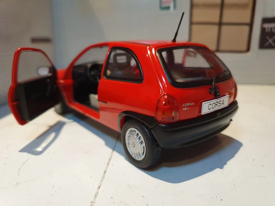 Vauxhall Corsa Opel Red 1.2 SR B 3 Door 1:24 Scale Model Diecast Car 1993 - Image 3 of 4
