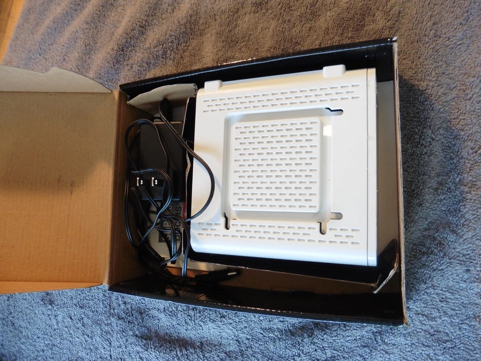 Motorola Arris SB6141 Wired Surfboard 8x4 Docsis 3.0 High Speed Cable Modem Home - Image 2 of 4