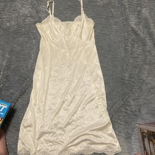 Vintage Polyester Slip 32/34  Chest, 35  Length Off White Color With Lace Accent