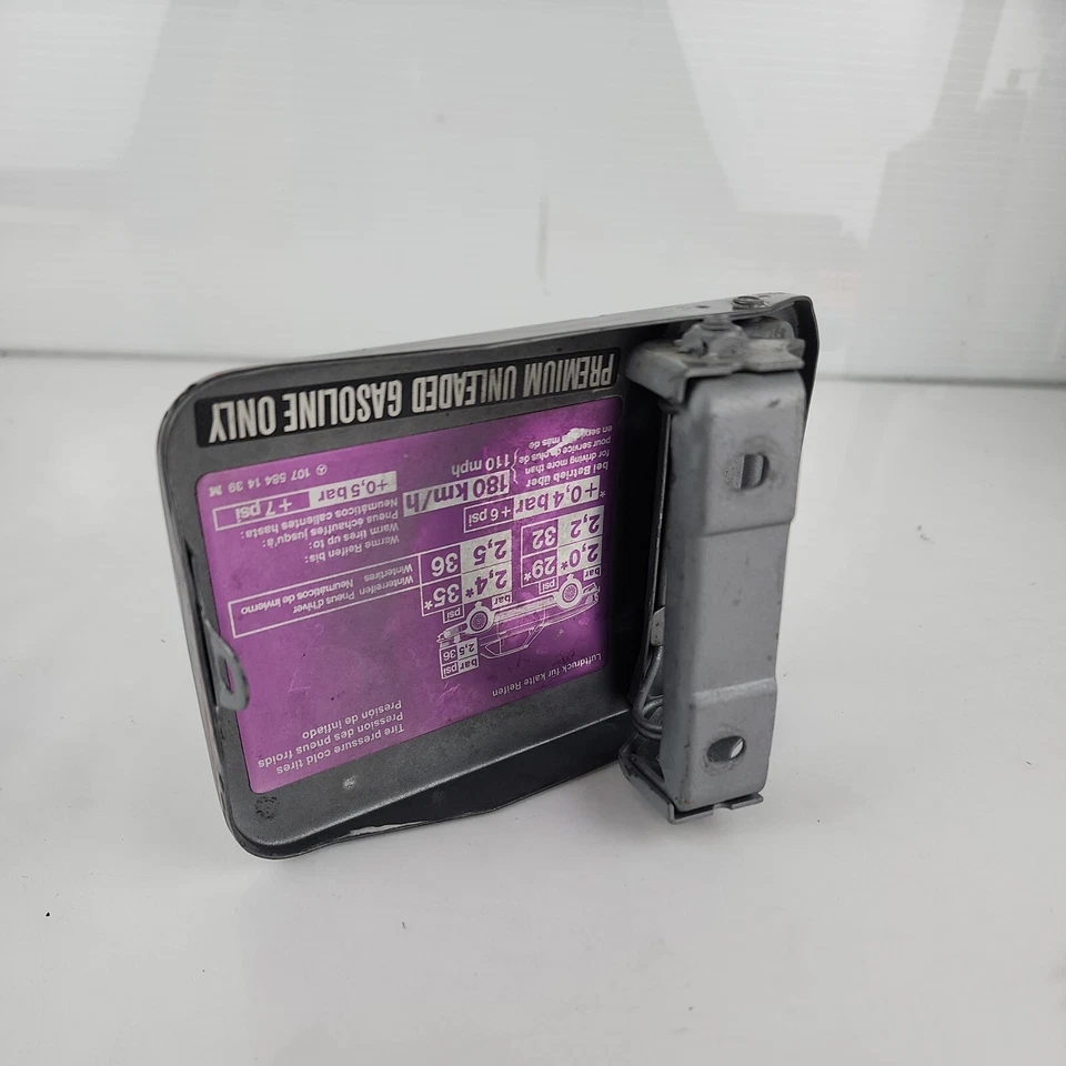 Крышка топливной двери подходит для Mercedes-Benz 560SL 1075841439 оригинальная серая - Изображение 3 из 4