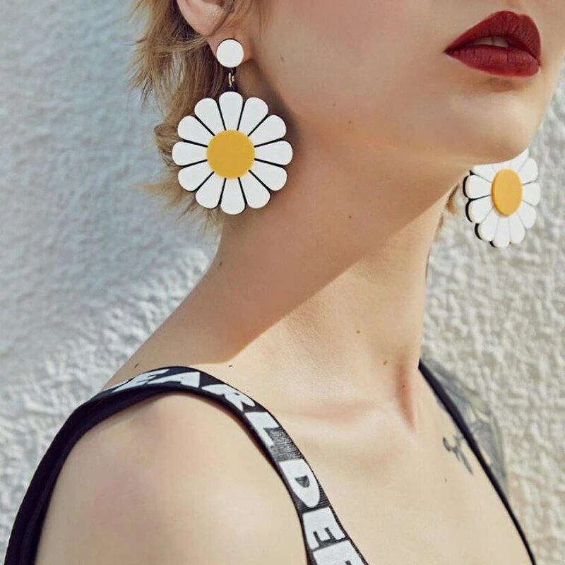 Large daisy best sale earrings