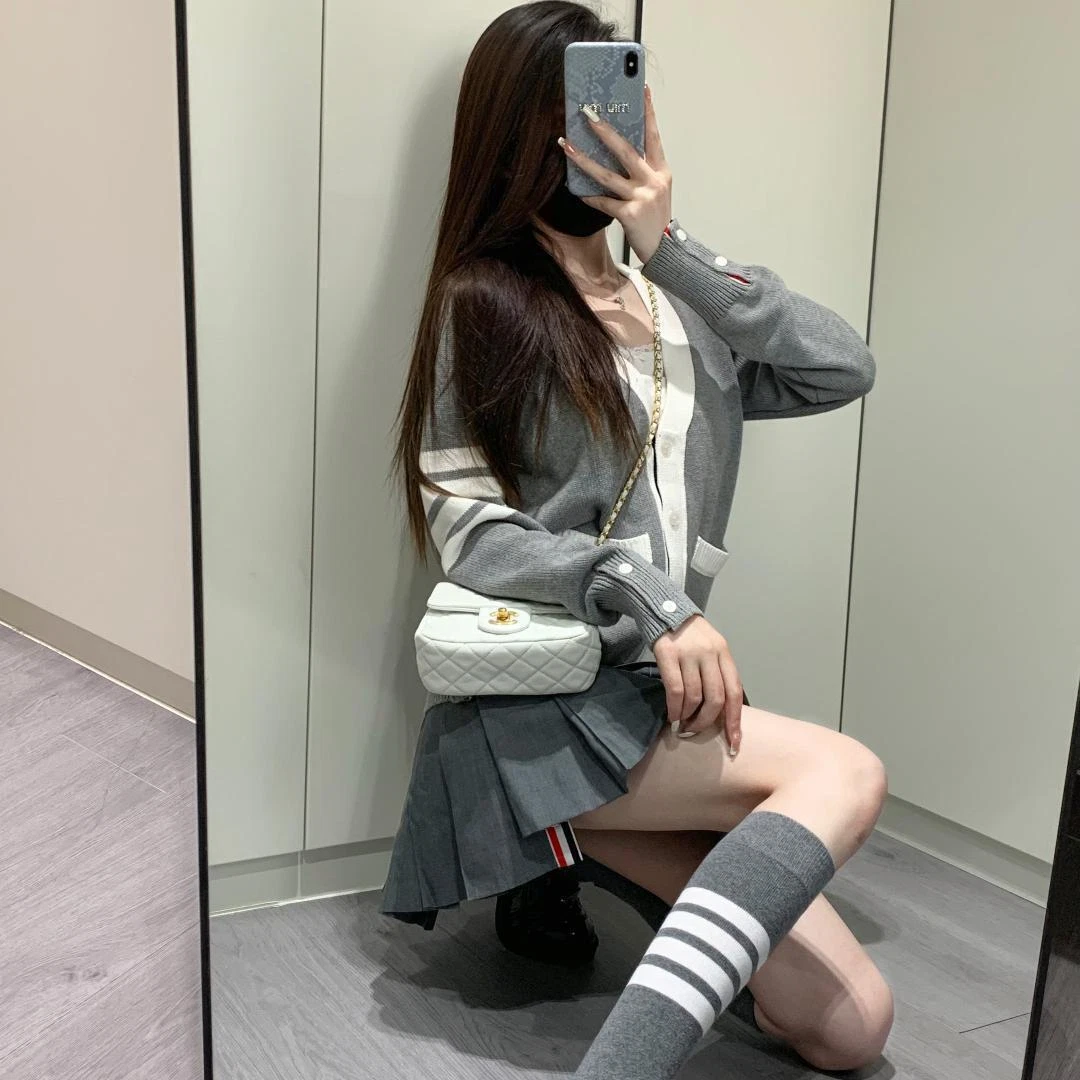 Maglione cardigan Thom Browne donna schiena cucciolo cotone scollo a V