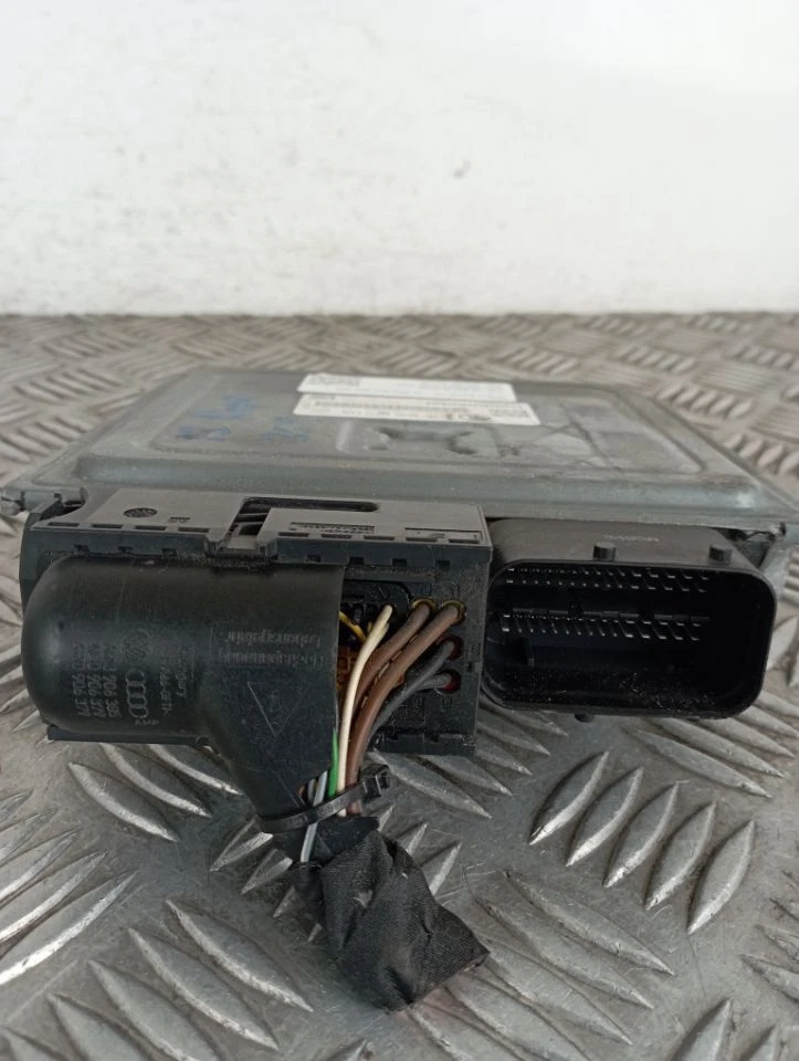 SKODA RAPID NH3,NK3,NK6 12-15 ECU 03F 906 070 HA - Immagine 2 di 4