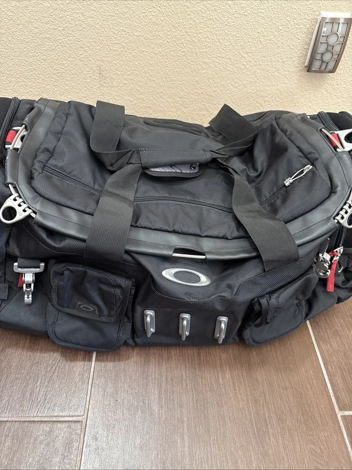 OAKLEY HOT TUB Roller DUFFEL BAG Tactical Large Travel And Kitchen Sink Backpack - Image 4 of 4