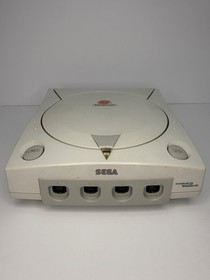 Sega Dreamcast Console HKT-3020 2 Controllers, VMU, Cords and Game (Wacky Races)