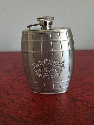 Jack Daniel's 6 Oz Stainless Steel Barrel Flask   Silver Pre Owned