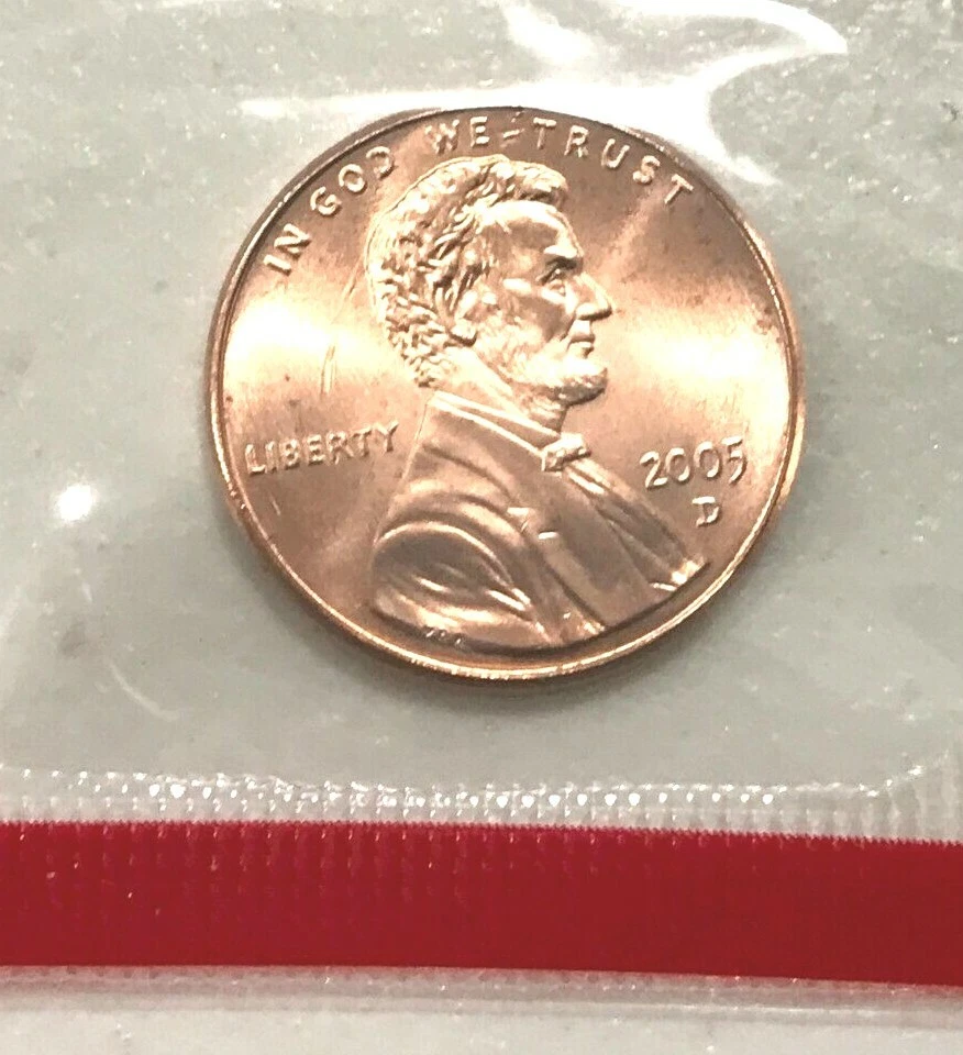 2005 P D S SATIN UNCIRCULATED IN MINT CELLO PLUS PROOF LINCOLN CENTS (3 COINS) - Image 4 of 4