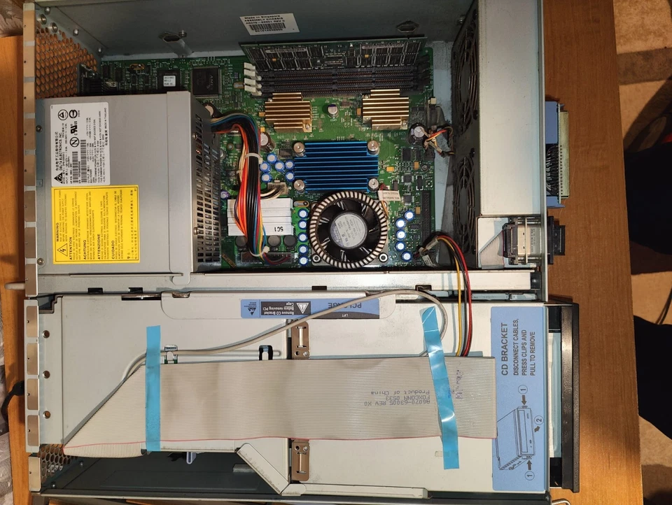 HP Visualize B2600 A6070A 73 GB y 36 GB de disco duro SCSI 512 MB de RAM Foto 3 de 4