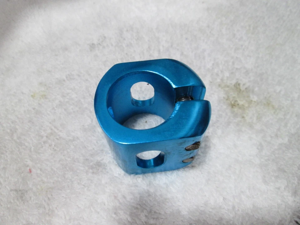 Nos BMX GT double bolt seat post clamp 25.4 blue - Image 3 of 4