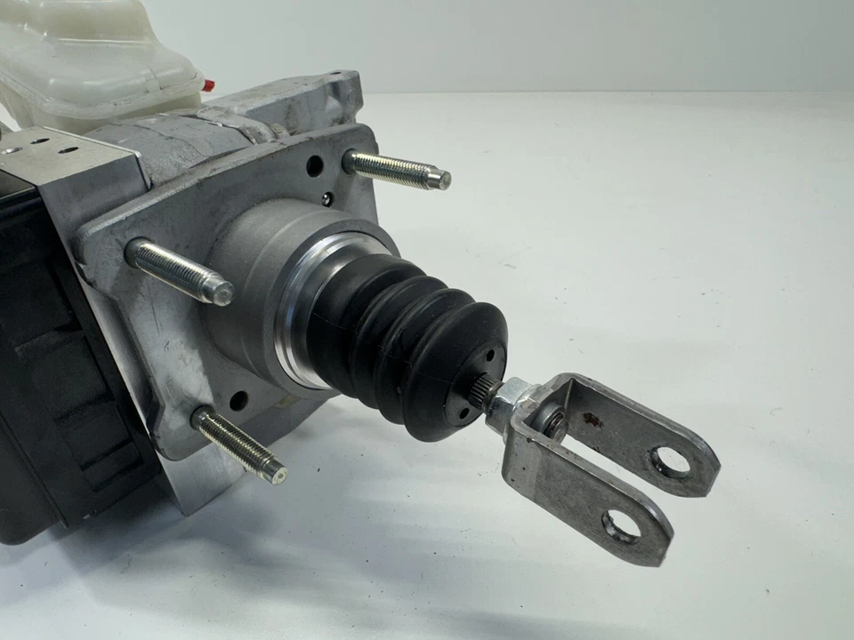 Toyota Prius 2016-2018 cilindro de freno maestro refuerzo lateral delantero OEM 47210-47110 Foto 2 de 4