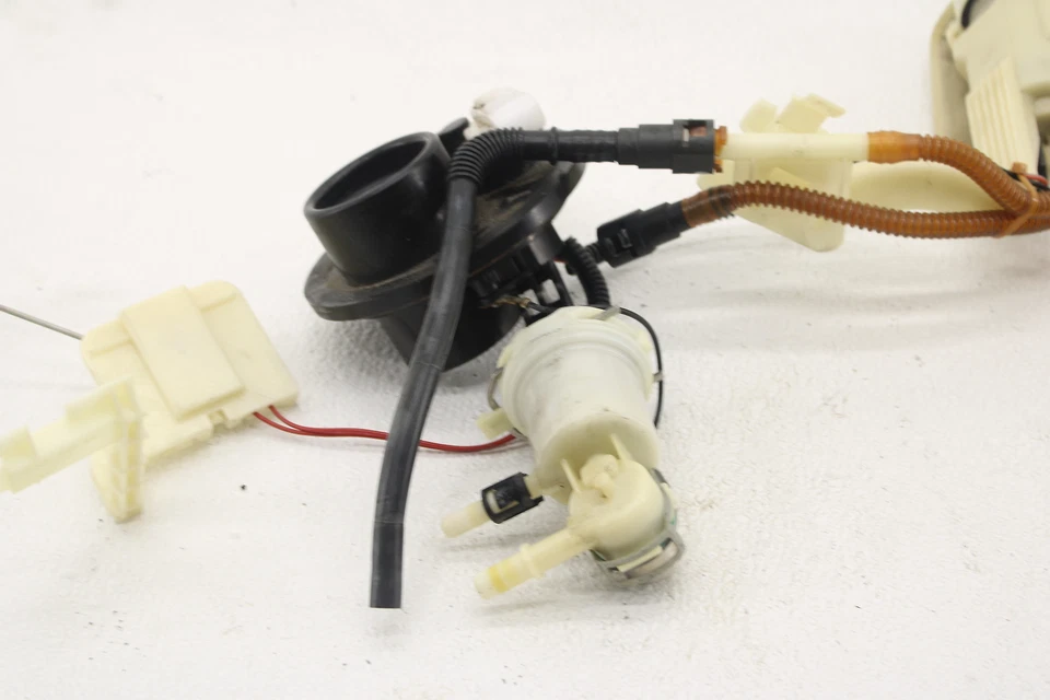 Harley-Davidson Electra Road Street Glide 2012-2017 bomba de combustible con placa superior Foto 3 de 4