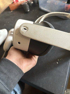 Meta Quest 3s Virtual Reality Headset 512GB White with 2 Controllers