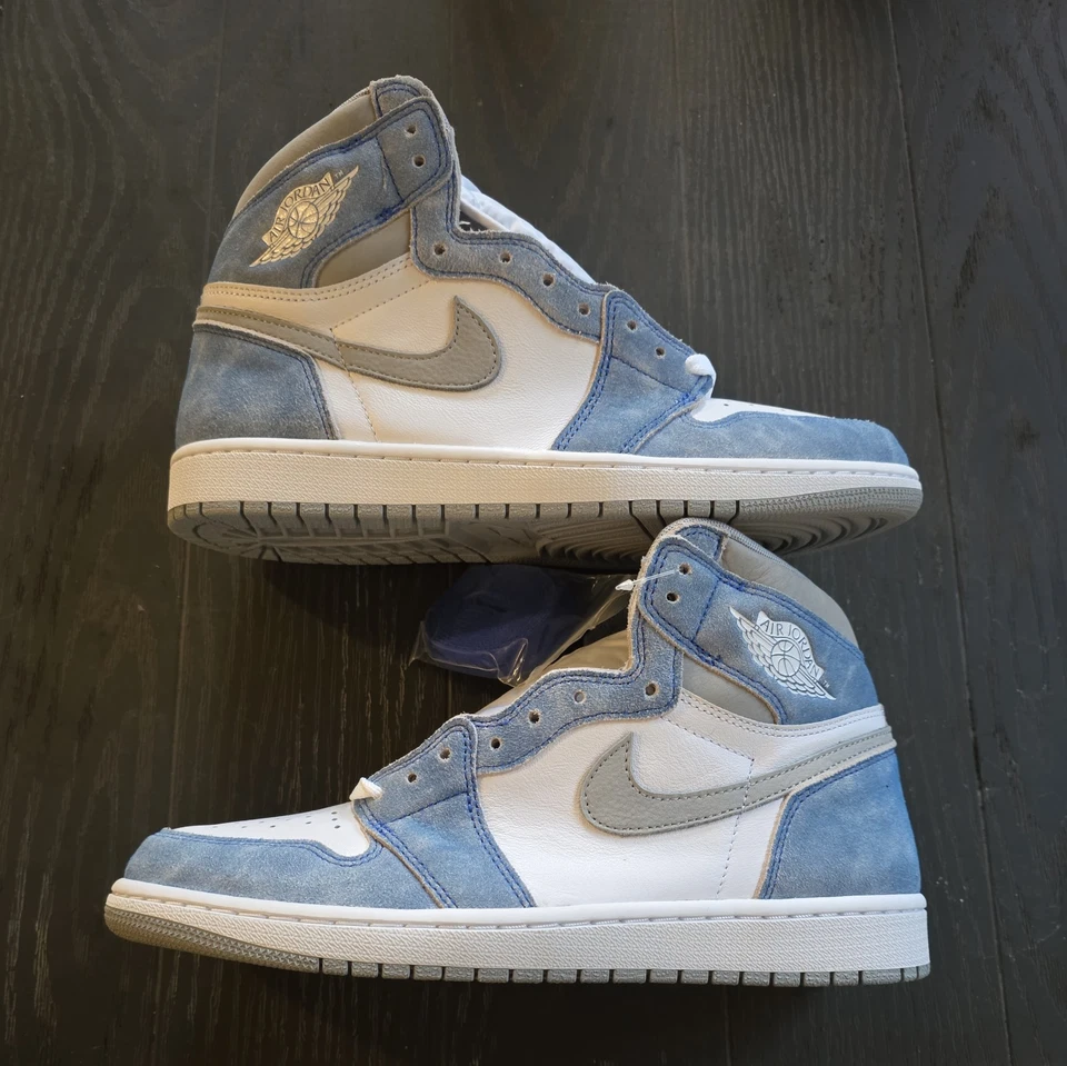 Talla 10.5 - Jordan 1 Retro OG High Hyper Royal Foto 3 de 4