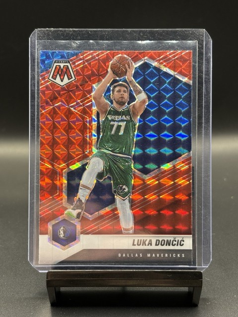 2020-21 Panini Mosaic Luka Dončić Red Wave Prizm