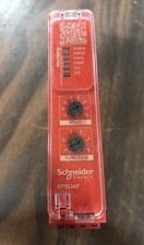 *BRAND NEW* Schneider Safety relay XPSUAF13AP...