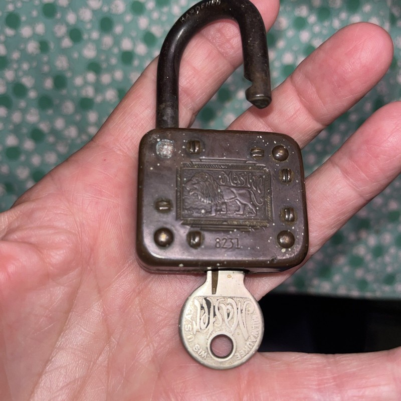 Very Rare Vintage Master Lock Number 88 Walking Lion Padlock with key 8231 works