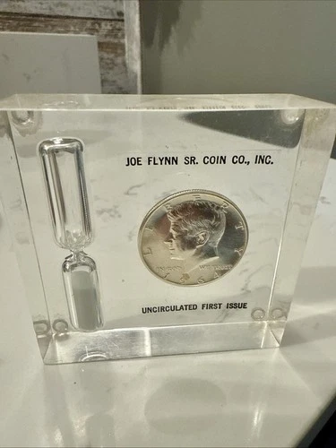 1964 Kennedy Half-Dollar Uncirculated 1st Issue Sealed Lucite Paperweight Silver