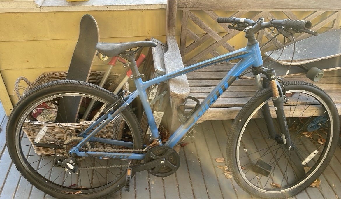 (Used) Great blue GIANT bike (90.00 USD)