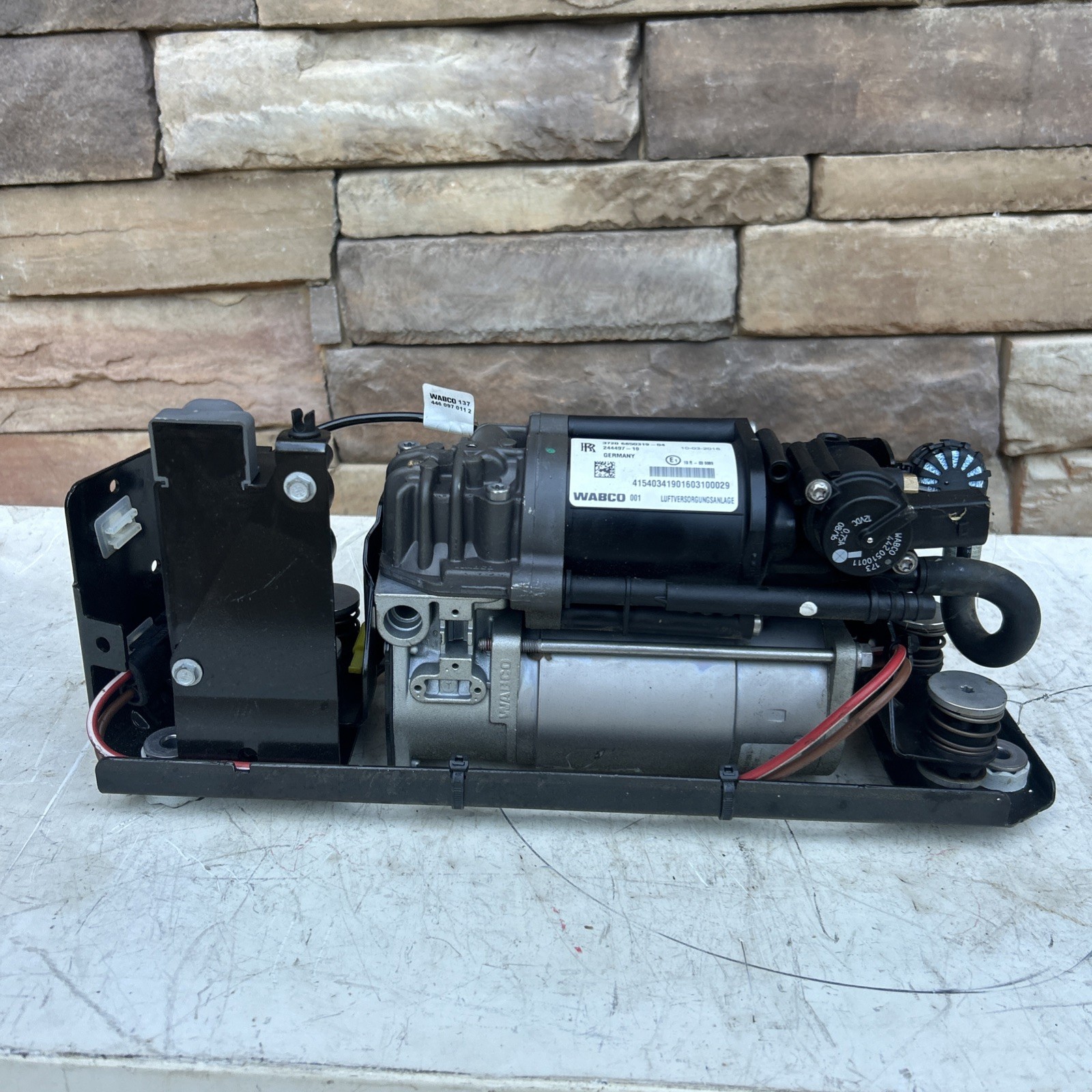 Rolls Royce RR4 Ghost Air supply system air suspension 37206850319