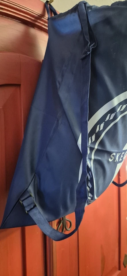 Skechers Poliéster Cordón Ligero Bolso Mochila Bolso de Gimnasio Azul Marino Foto 2 de 4