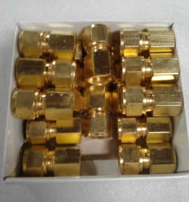 Qty 19 Hoke 8CF6-BR Female Connector 1/2 Compression x 3/8 FNPT - Lot of 19 - Image 1 of 4
