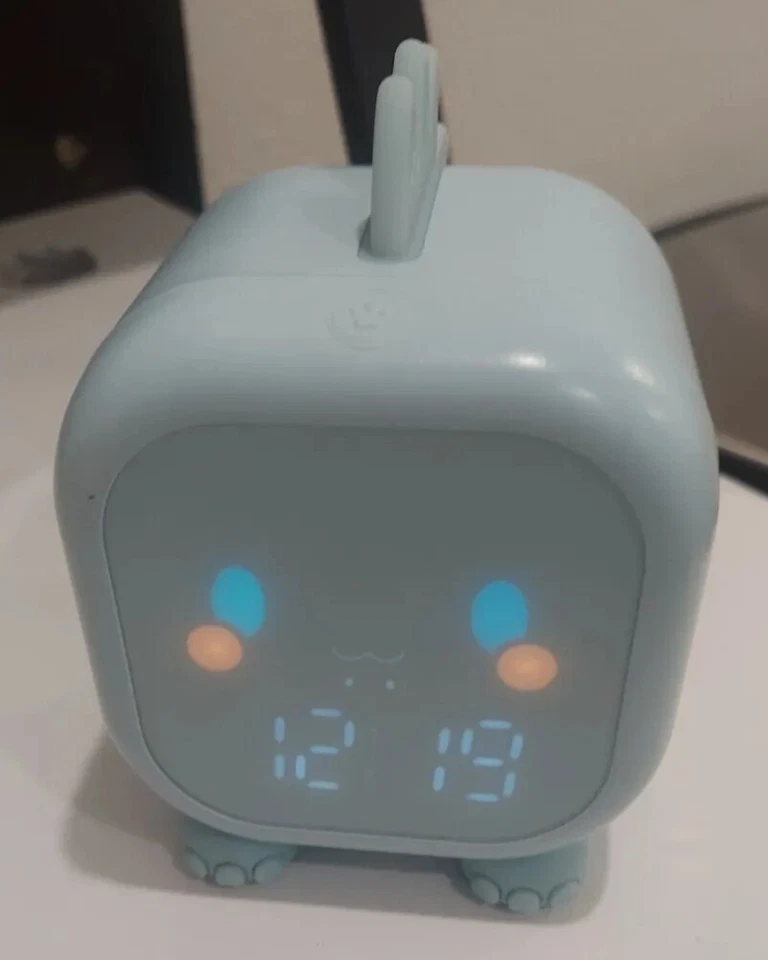 Lindo Reloj Despertador Niños Divertido Dinosaurio Azul + Luz Nocturna, Usado Con Acorde Cargador Foto 3 de 4