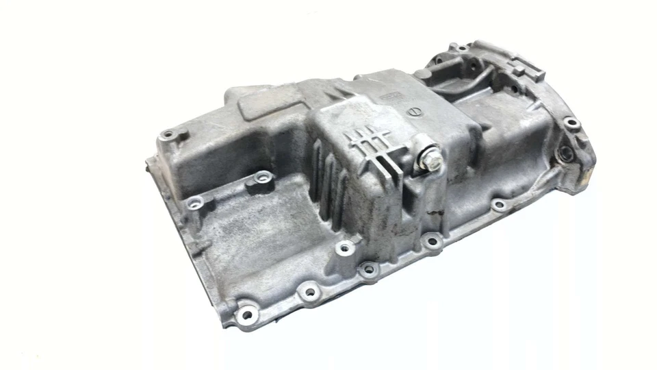 Cacerola de aceite del motor Mazda 3 2006-2013 con buen tapón de drenaje OEM 2,0 L L LF5G10400 Foto 3 de 4