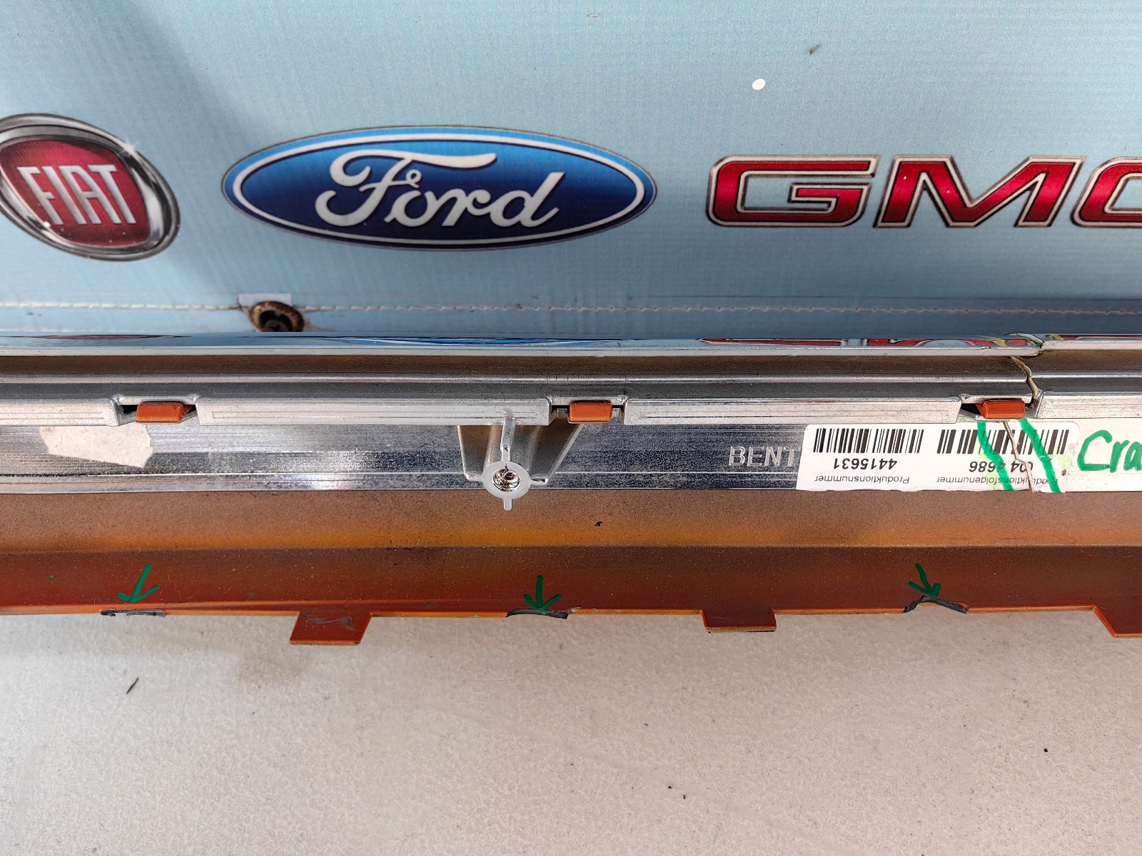 2016 2017 2018 2019 2020 BENTLEY BENTAYGA GRILLE OEM USED