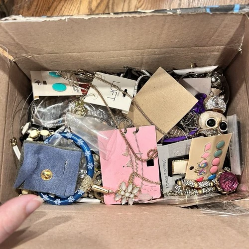 8+ Lbs Bulk Vintage Jewelry Lot Costume & Now Fashion Wear & Resell Good Quality