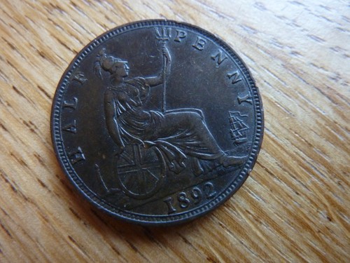 1892 victoria half penny bun head coin (ref07)