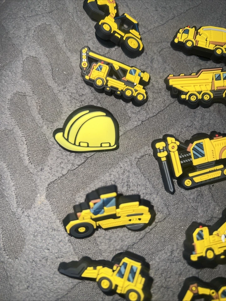 Dijes/crocs para zapatos, equipo de construcción, juego de 12, casco, camión volquete Foto 2 de 4